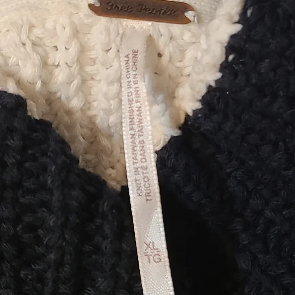 Free People Black and White Cowl Neck Sweater Cozy Cable Knit NWT XL - Picture 5 of 12